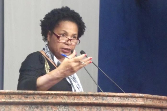 Professora Arísia Barros