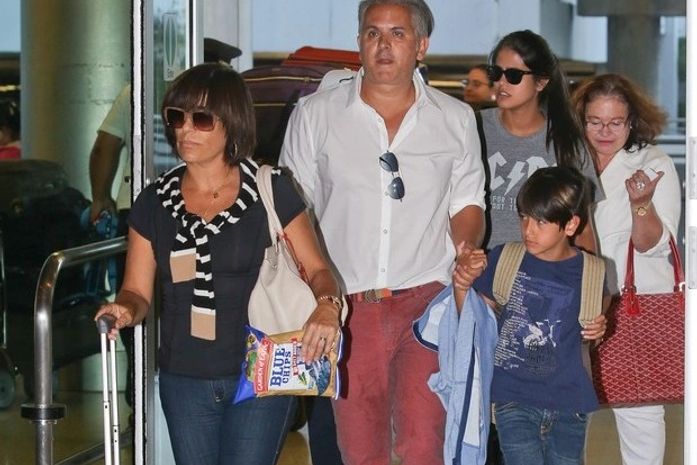 Junto com toda a família, Antonia Morais volta dos EUA com o bronzeado em dia