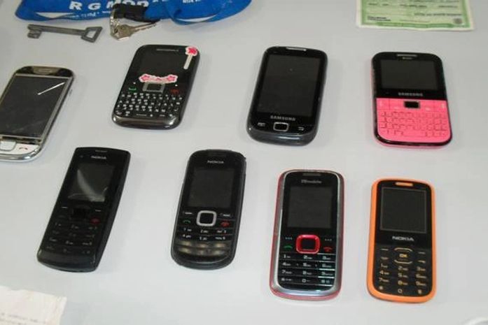 Estado não evita crimes comandados por telefones celulares no Sistema Prisional