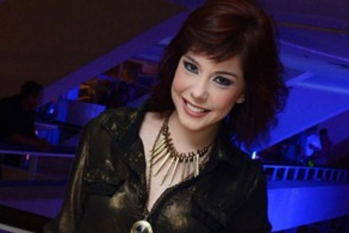 Atriz da Globo, Bia Arantes nega ser nova namorada de Pato: 'Nem o conheço'