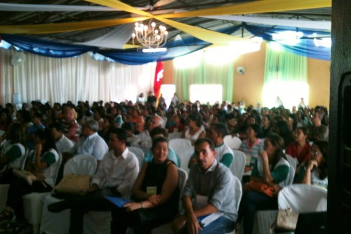Professores discutem Plano Nacional de Educação na I Conferência Intermunicipal em Cajueiro