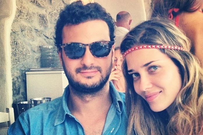 Viagem internacional! Ana Beatriz Barros posa com o noivo egípcio na Grécia