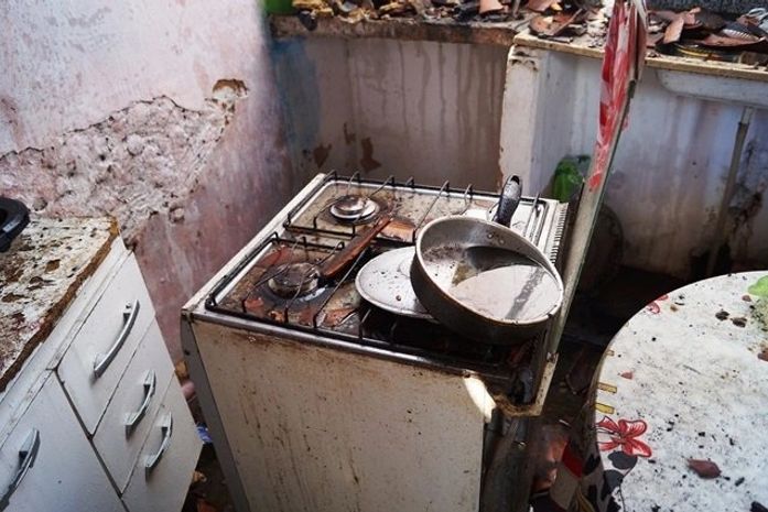 Residência ficou parcialmente destruída