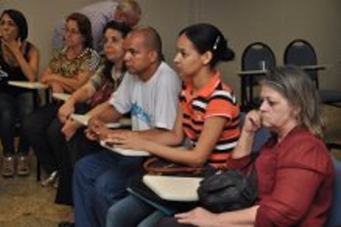 Os representantes das entidades de Decificentes de Alagoas quando ouviam o senador Lira