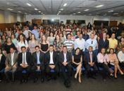 Novos servidores da Saúde com o prefeito Rui Palmeira  e secretários