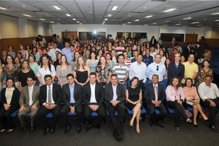 Novos servidores da Saúde com o prefeito Rui Palmeira e secretários