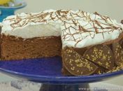 Irresistível! Bolo de avelã  com chocolate ao leite é  bem fácil de fazer; anote