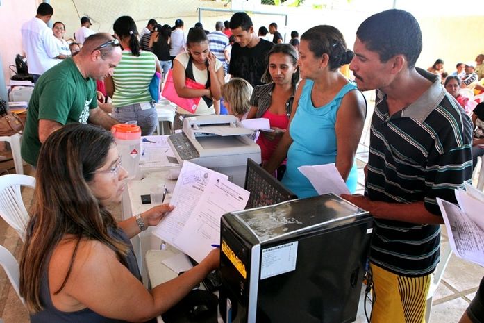 Mutirão acontece na Escola Estadual Professora Laura Maria Chagas de Assis