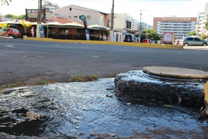 Entupimento de fossas segue sem solução na Amélia Rosa