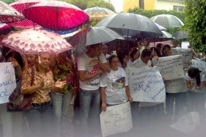 Moradores de Traipu vão às ruas em solidariedade à promotora Karla Padilha