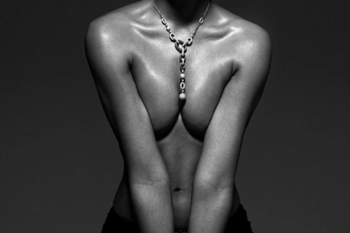 Feira Brasileira de Moda! Sheron Menezzes posa sensual para divulgar evento no Rio