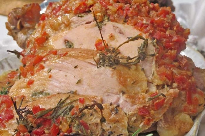 Galhos de tomilho e folha de alecrim incrementam pernil aromático; anote