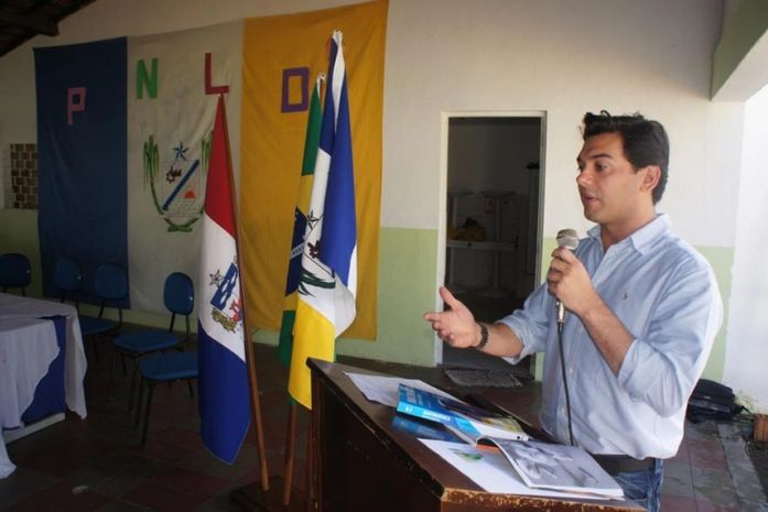 Prefeito Rodrigo Valença participa da reunião municipal para escolha do PNLD