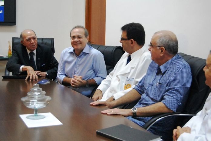 Renan foi recebido pelo provedor Humberto Gomes e outros dirigentes da instituição