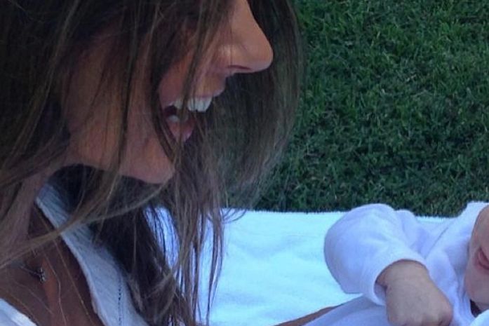 Apoio e orações! Após alta do filho, namorada de Eike Batista posta foto: "muito amor"