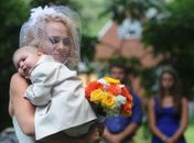 Foto do casamento dos pais de Logan, no dia 3 de agosto, em Jeanette, Pensilvânia