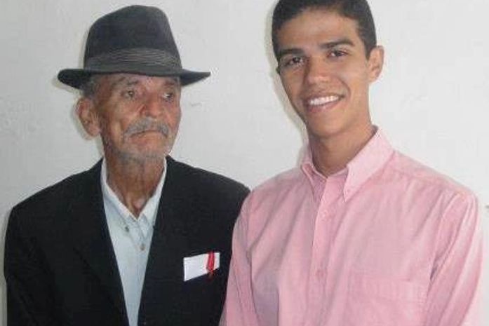 Poeta José Benjamin (chapéu) e o vereador democratas Clewinho