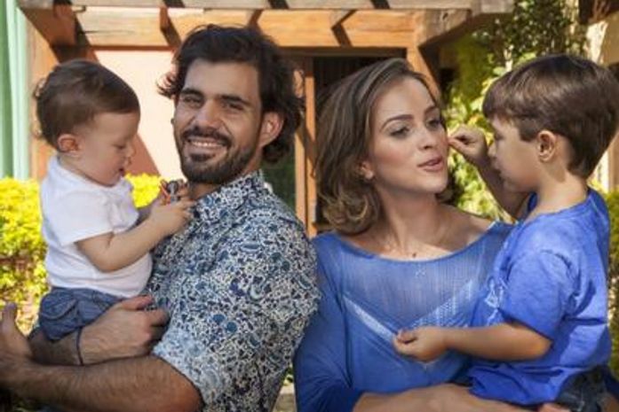 Juliano Cazarré sobre filhos: "troco fralda, brinco e dou bronca"