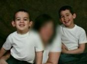 Noah e Connor Barthe, de 4 e 6 anos, foram encontrados mortos na manhã de segunda-feira