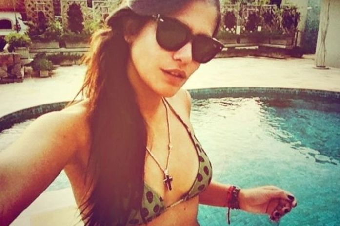 Antonia Morais posta foto de biquíni e dá bom dia para os seguidores