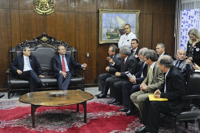 Entidades pedem a Renan mudança na MP que cria o programa Mais Médicos