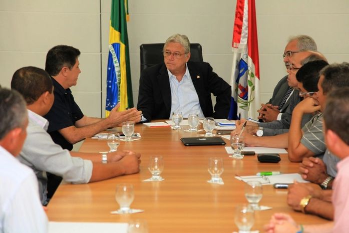 Prefeito José Augusto e Vereadores se reúnem com Governador que garante benefícios para Anadia