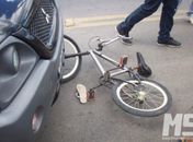 Acidente envolvendo carro e bicicleta deixa criança ferida em Delmiro Gouveia