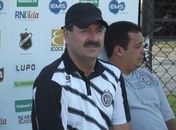 “Desde que cheguei só fizemos um jogo ruim”, afirma Leandro Campos