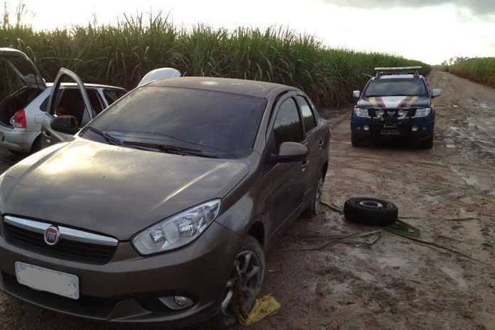 PRF prende três pessoas acusadas de assaltos na rodovia BR-101