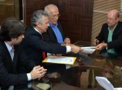 Documento foi entregue a Fernando Toledo