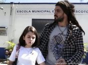 Bandido! Ninho sequestra Paulinha na saída da escola