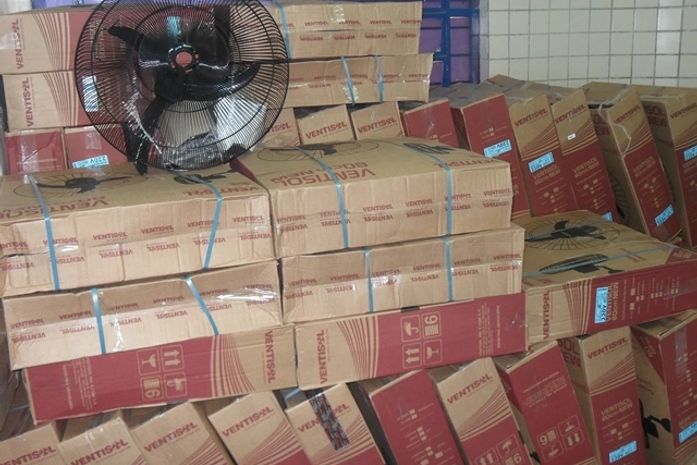 Secretária de Educação de Anadia recebe ventiladores para escolas municipais