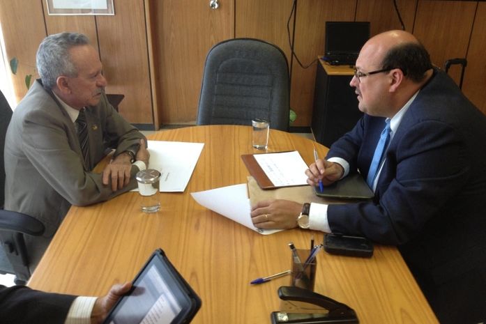 Senador Benedito e o secretario de gestão e trabalho do Ministério de Educação, Mozart Sales