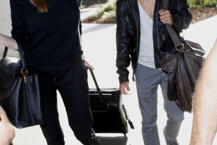 Ele cresceu! Filho de Angelina Jolie chama atenção ao desembarcar