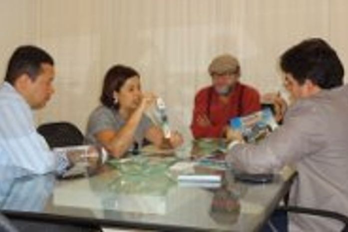 Secretária Danielle Novais com o prefeito de Piranhas e secretariado