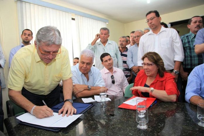 Teotonio, Nonô levando recursos para prefeita Célia Rocha.