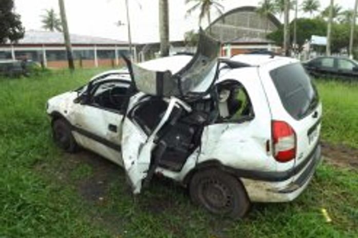 Polícia encontra 1 kg de maconha em bolsa de bebê em carro capotado