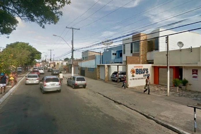 Lanchonete é invadida e roubada por trio armado, clientes e funcionários são rendidos
