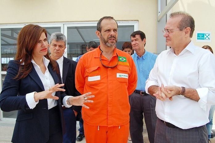 Rosiana Beltrão explica a Renan sobre linha de montagem no porto de Maceió
