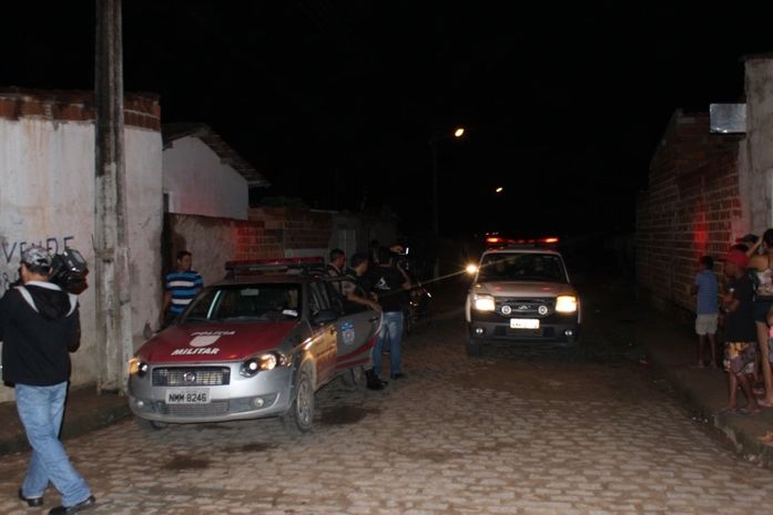 Adolescente é morto a facadas, pedradas e disparos de arma de fogo