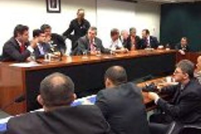Mauricio Quintella sai em defesa da PEC 300 na Câmara Federal