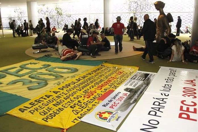 Em reunião, policiais alagoanos pressionam deputados para votação da PEC 300
