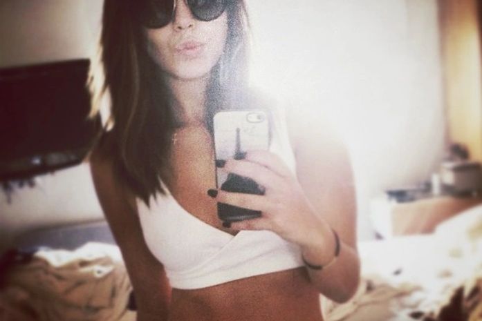 Giovanna Lancellotti mostra barriguinha sarada em foto na internet