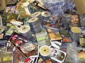 Caixa lotada de CD´s e DVD´s piratas prontos para comercialização 