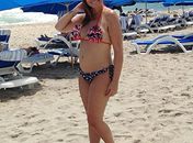 Solange Almeida mostra barriga de grávida em praia nos Estados Unidos