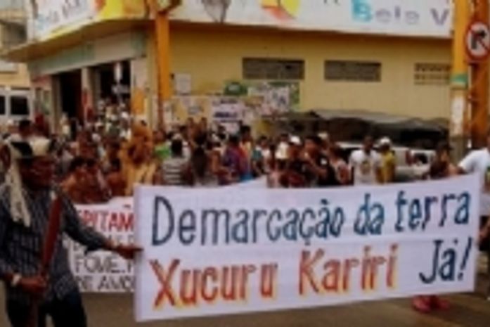 Indios Xukurus Kariri protestam em Palmeira dos Indios demarcação de terra.
