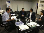 Eduardo Paes recebe prefeito Rui Palmeira e o deputado federal Mauricio Quintella em seu gabinete.