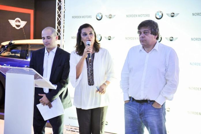 Matheus Pereira, gerente de vendas de rede da BMW, Mamá Omena e Mário Sérgio Franco, presidente do Grupo Itavema