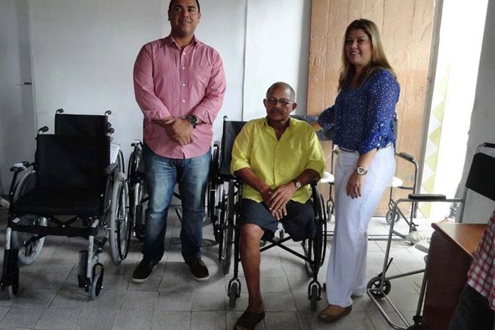 Deficientes físicos de Traipu recebem cadeiras de rodas