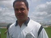 Treinador Vica com a camisa do ASA